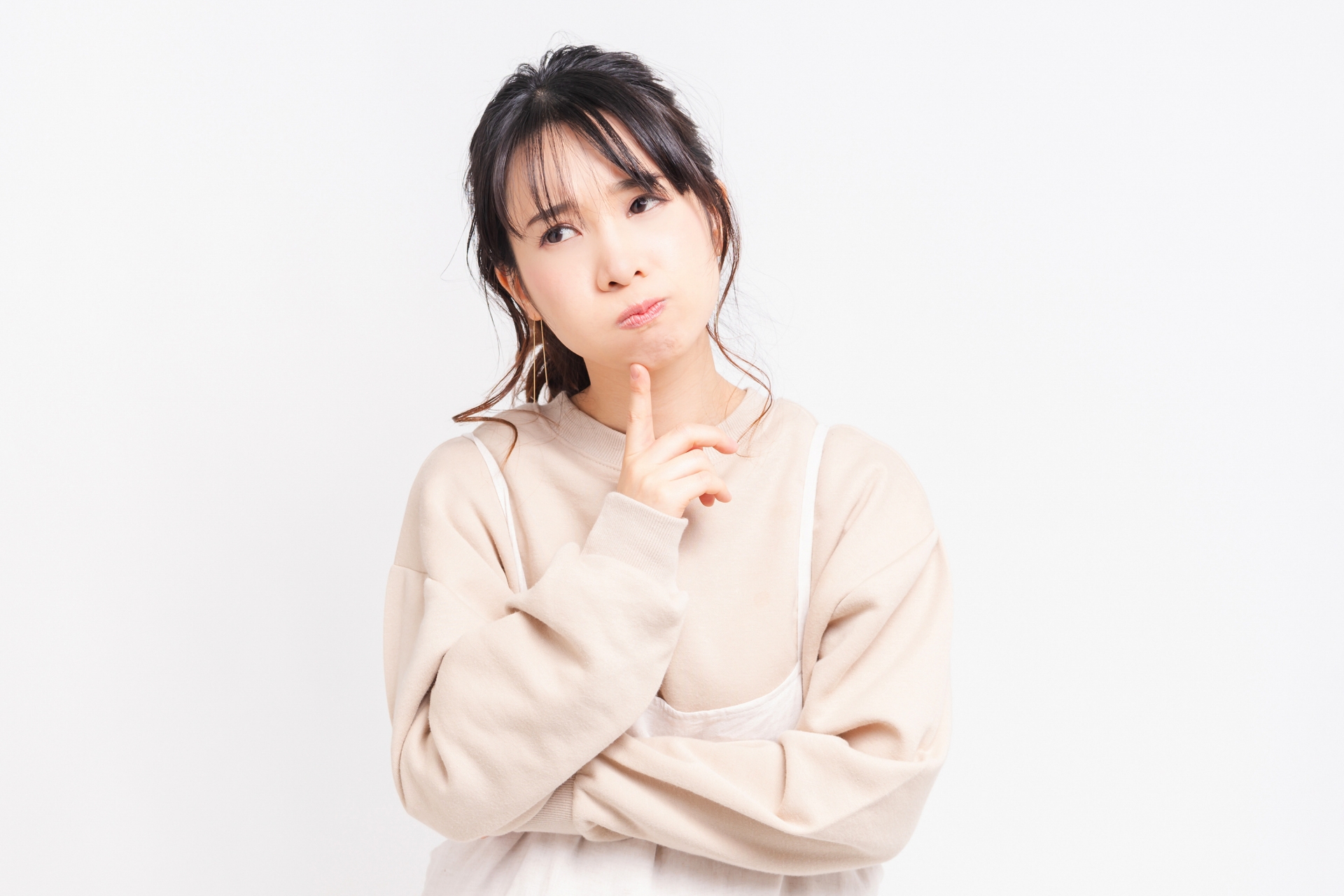 悩む女性